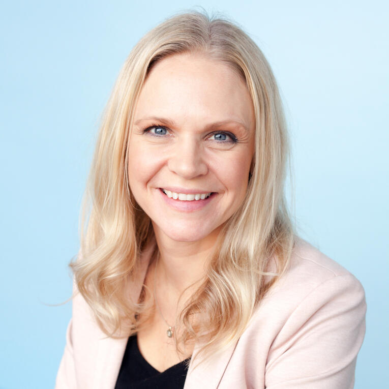 Kristine Blixrud Kristine has 25 years of experience in leadership and organizational development in the business world, combining solid business understanding with deep insight into human development. She works with leadership development at all levels, across industries